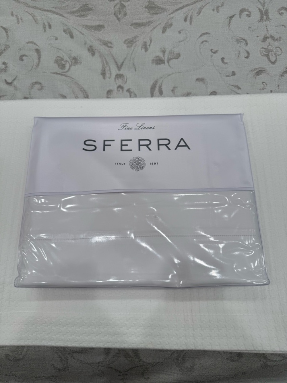 SFERRA DELFINA SATEEN 650 TC QUEEN DUVET SET WITH SHAMS WHITE MADE IN ITALY